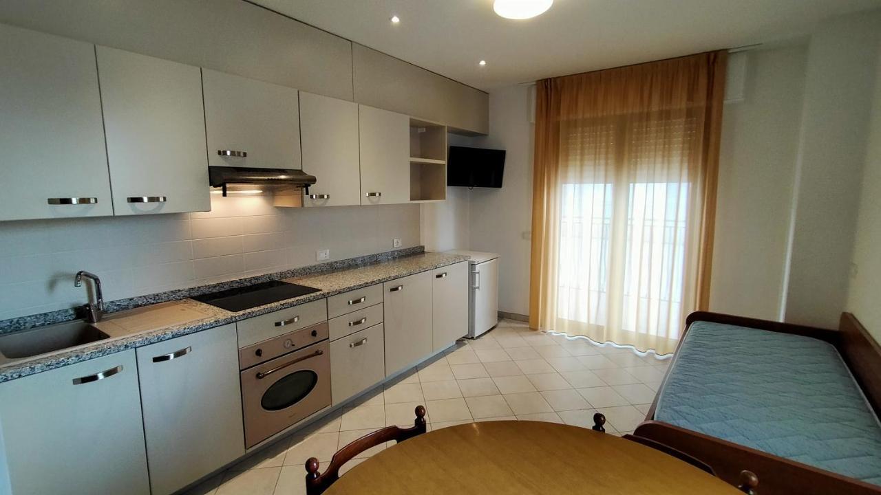 Residence Alla Rotonda ليدو دي يسولو الغرفة الصورة