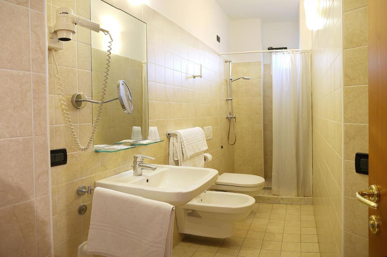 Residence Alla Rotonda ليدو دي يسولو الغرفة الصورة